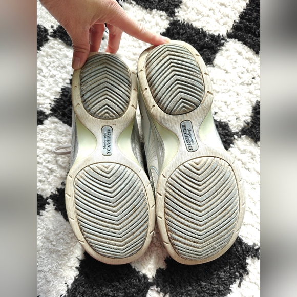 ❤️‍🔥🔥HURRY!! STORE CLOSE THIS WEEK😱!Skechers sparkly shape-ups white sneakers - Picture 8 of 10